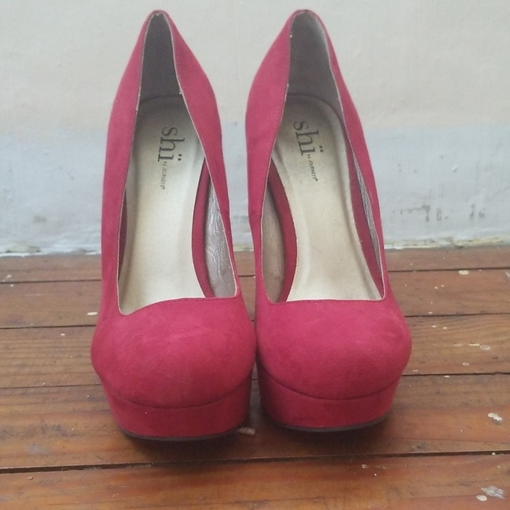 Red Heels - Picture 2 of 2